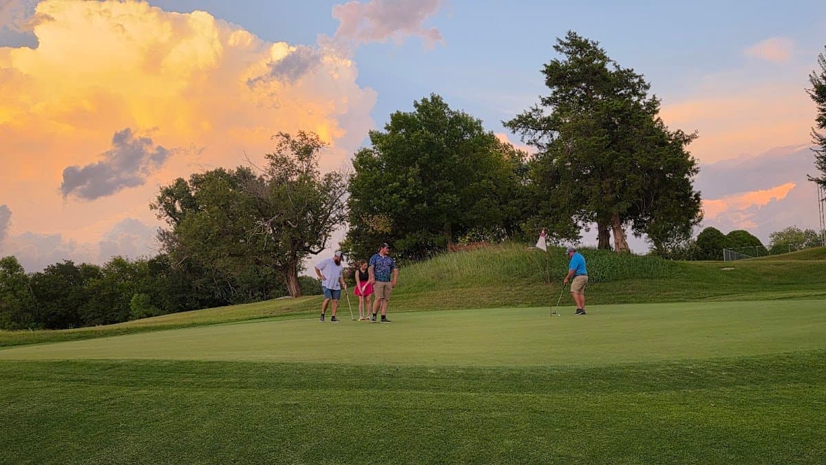 Duncan Golf & Tennis Club (Tennis Court)