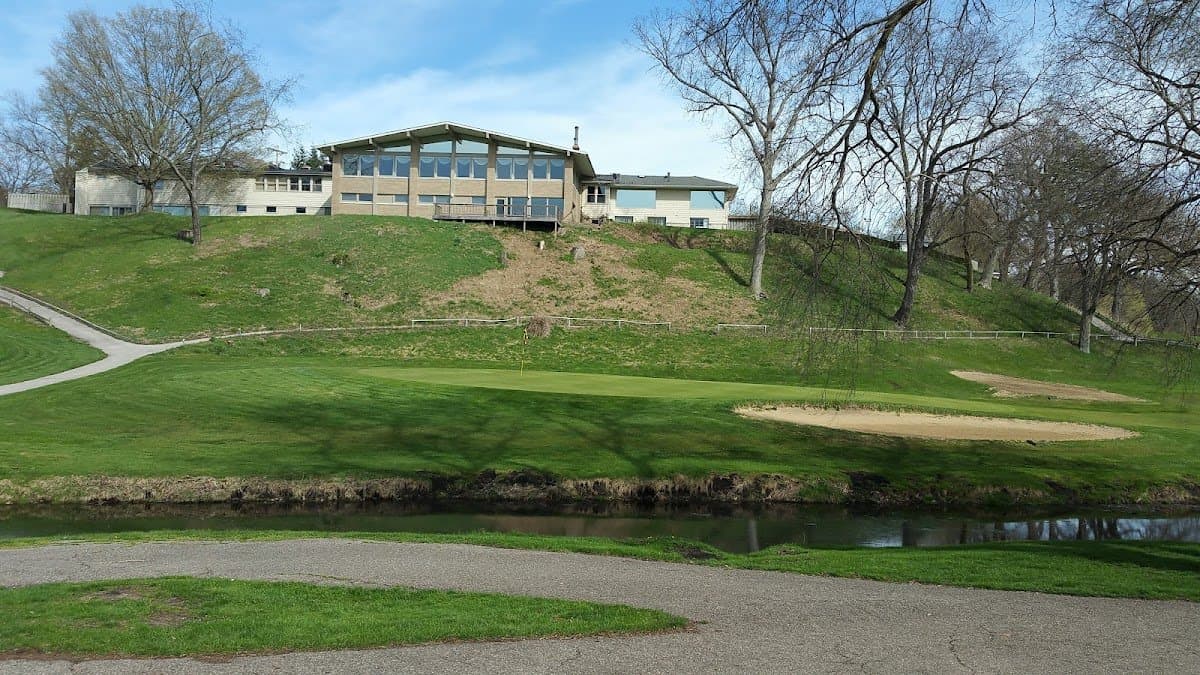 Berrien Hills Country Club (Tennis Court)